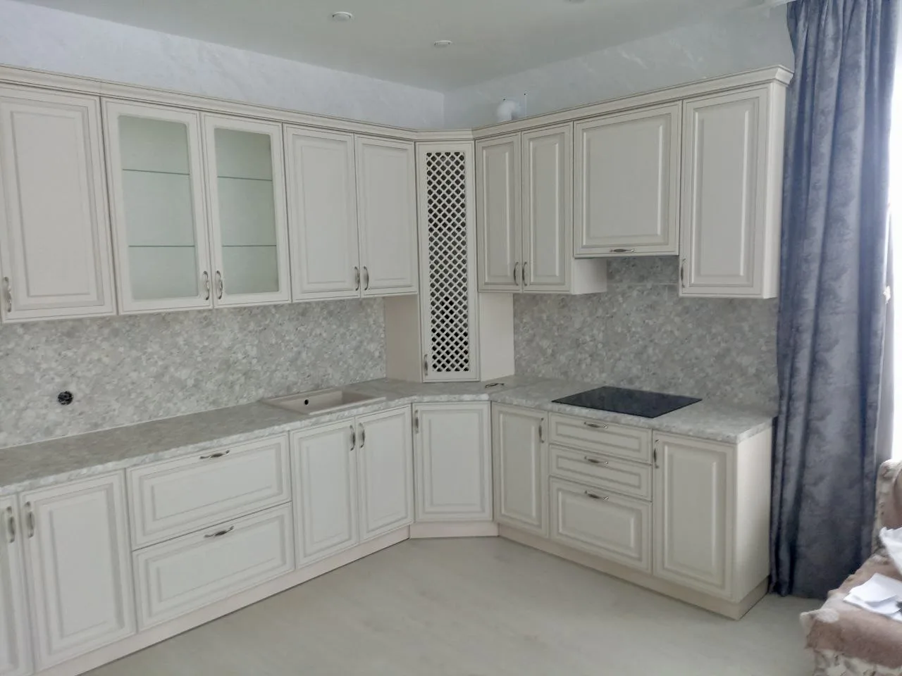 Белая классика с филёнками