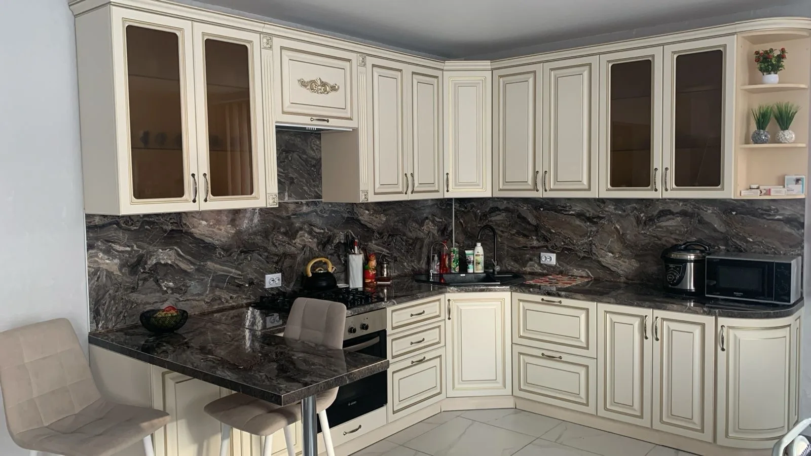 Угловая классика с патиной